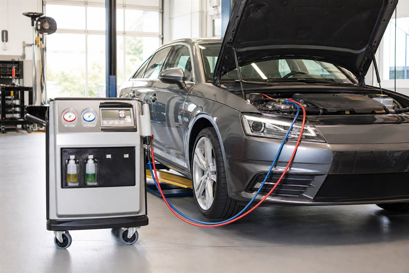AC-service hos Huddinge Motor AB