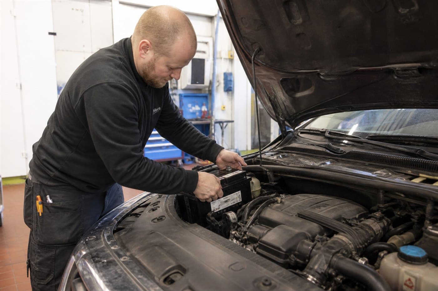 Batteribyte hos Huddinge Motor AB